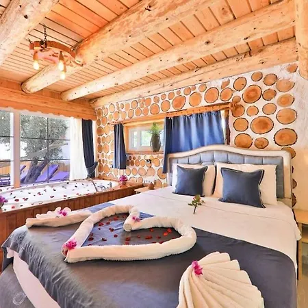 Lal Nicholas / Kalkan 4*