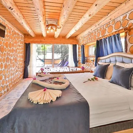 Lal Nicholas / Kalkan 4*